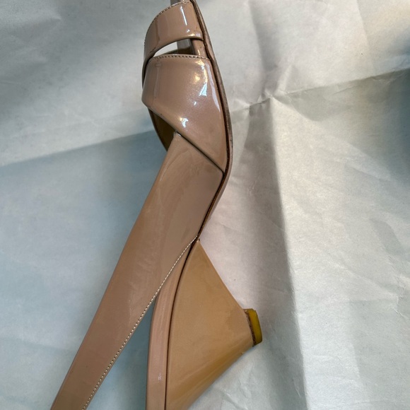 GORGEOUS PRADA NUDE PATENT LEATHER PEEP TOE WEDGE SLING BACK SIZE 38 1/2 - Picture 3 of 12